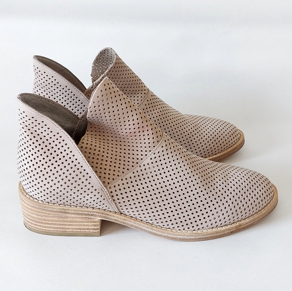 Eileen Fisher Bootie Size 7 Perforated Nubuck Leather Neutral Ankle Stacked Heel - Picture 3 of 15